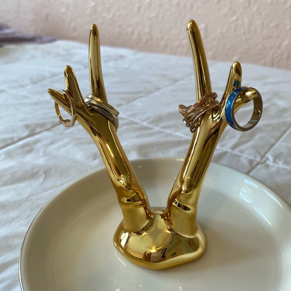 White porcelain jewelry dish with gold plated ring holder! - Picture 2 of 4